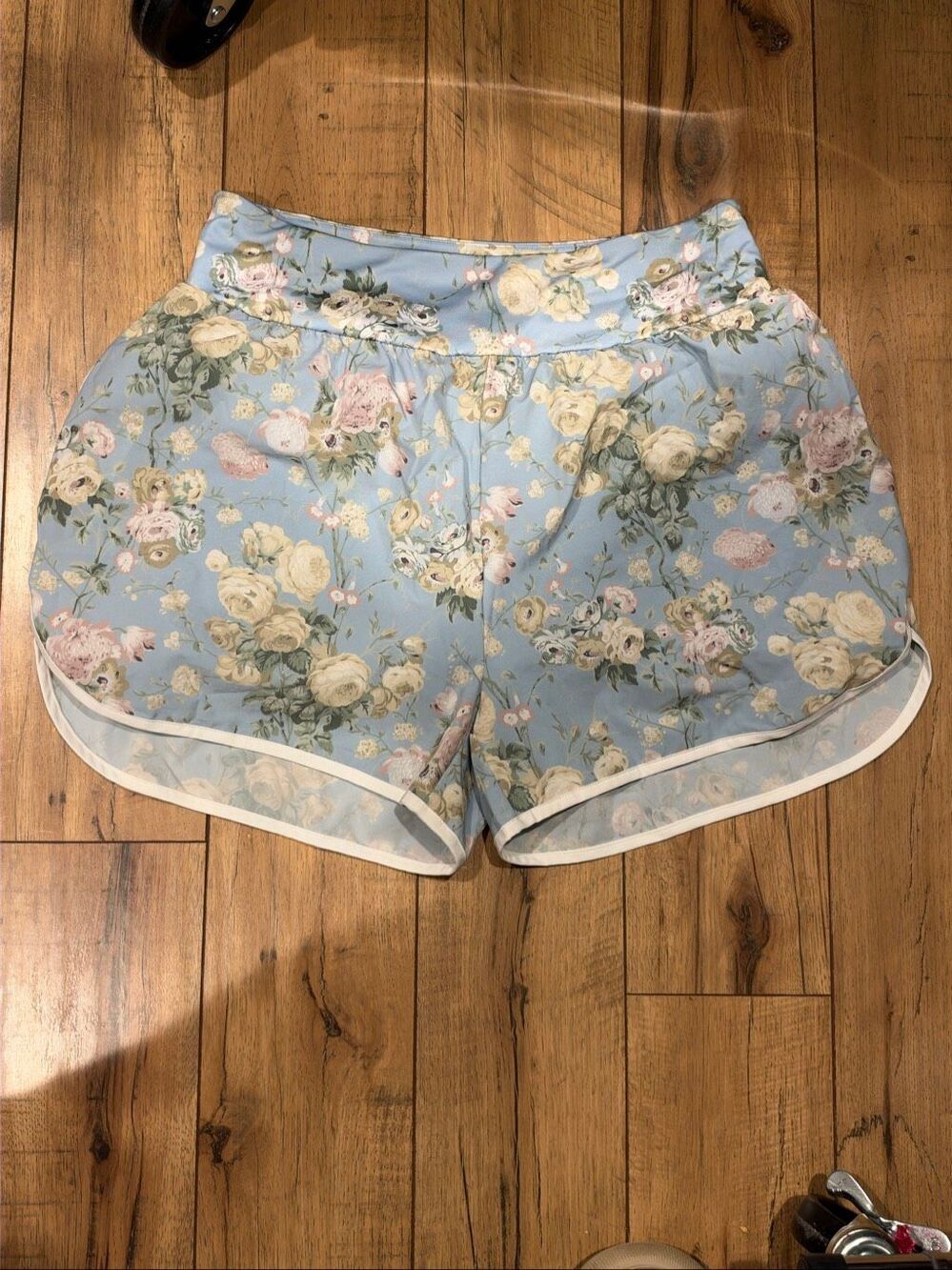 TuckerNuck Blue Floral Athletic Running Shorts Size L Cottagecore